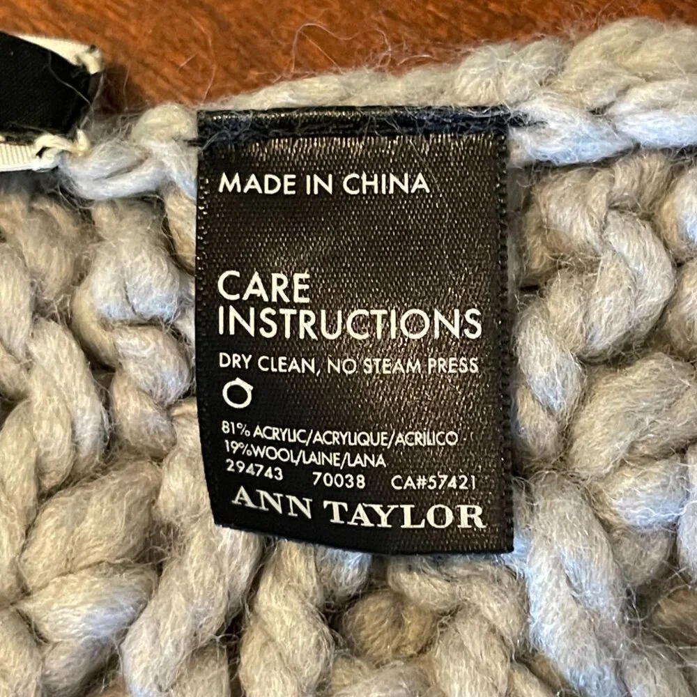 Ann Taylor Chunky Knit gray Scarf  Fringe Design wool cozy scarf fall‎ accessory